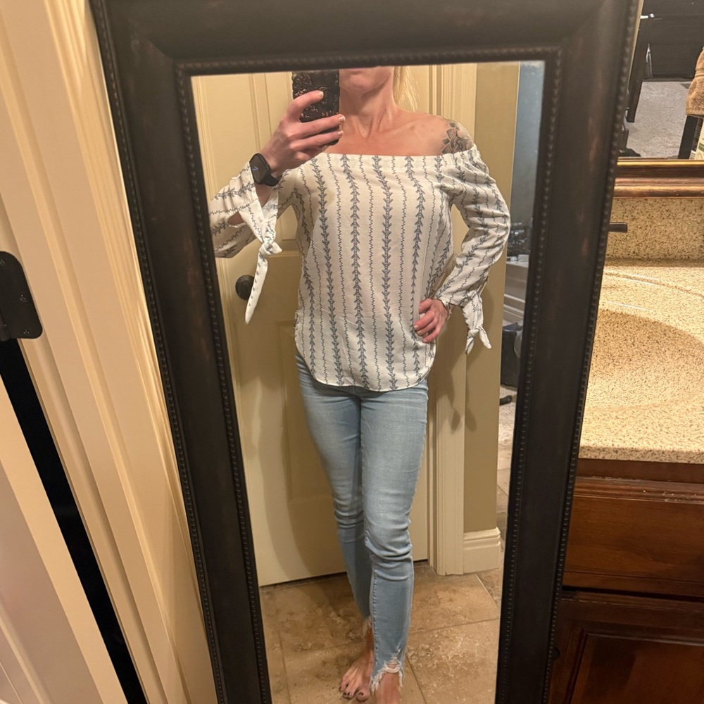 Sweet Wanderer White and Blue Floral Blouse